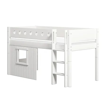 FLEXA Halvhøj seng med lige stige & træhyttesengefronter, hvid ramme