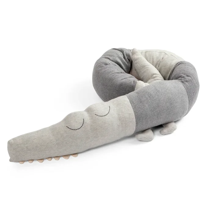 Sebra gestricktes Kissen, Sleepy Krokodil, elephant grey