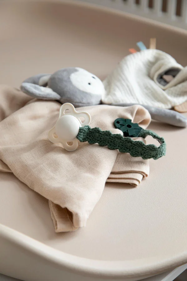 Sebra hæklet suttekæde, bottle green