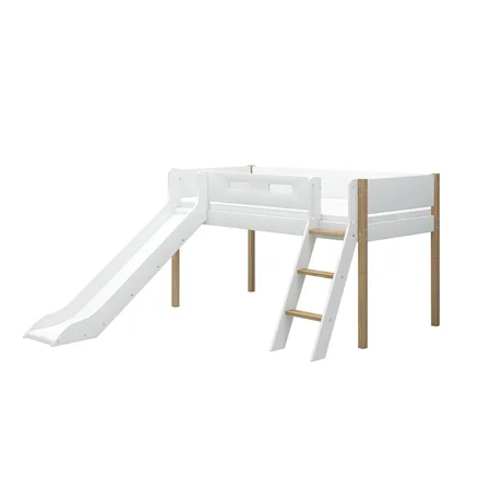 FLEXA Nor Halvhøj seng med skrå stige og rutsjebane, hvid/eg