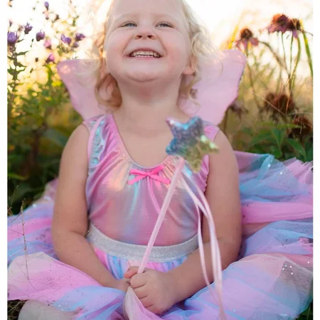 Great Pretenders Feen-Set Rainbow mit Pailettenrock, Flügeln und Zauberstab