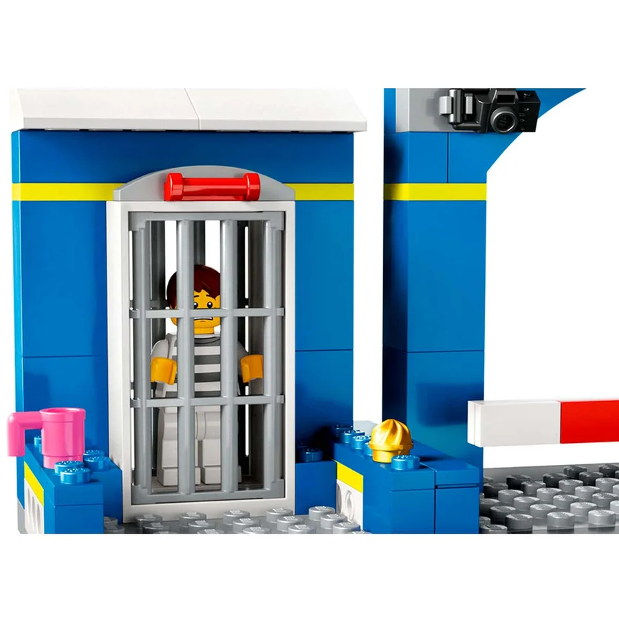 LEGO® CITY Skurkejagt ved politistationen