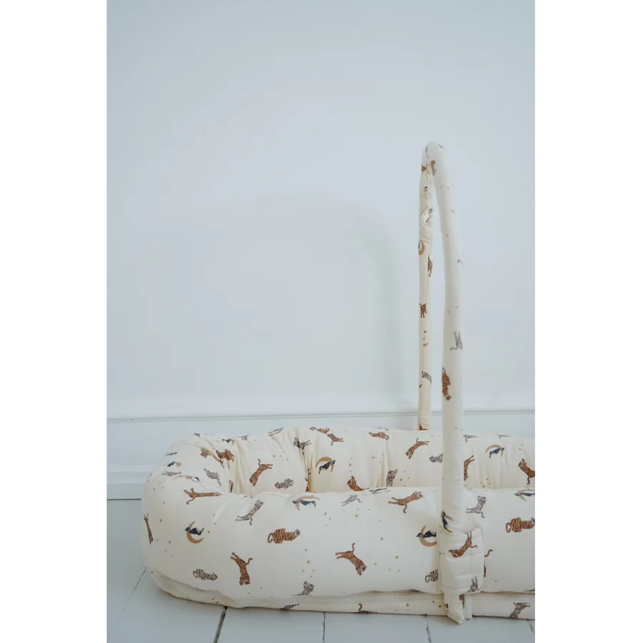 Konges Sløjd babynest m.bøjle, roar