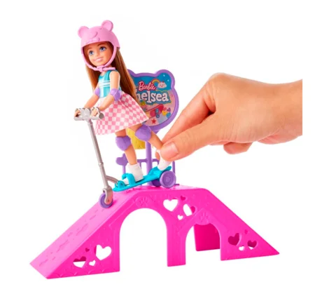 Barbie Chelsea skatepark