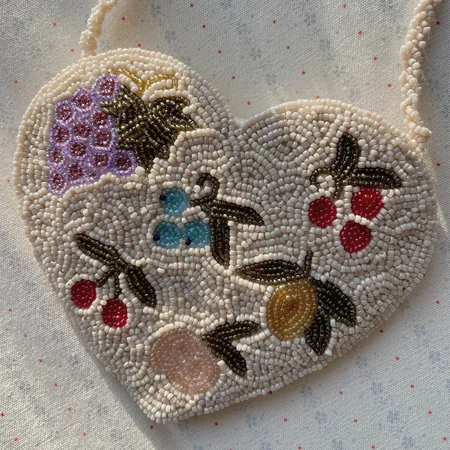 Konges Sløjd Perlen-Herztasche, Vitamins