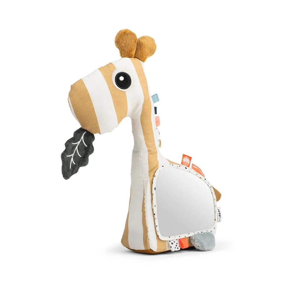 Done by Deer gulvspejl, Raffi mustard