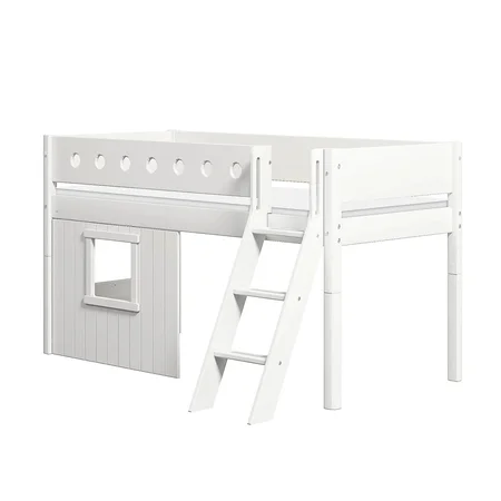 FLEXA Halvhøj seng med skrå stige & træhyttesengefronter, hvid ramme