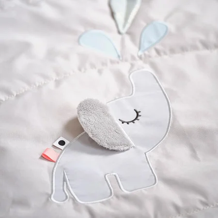 Done by Deer legetæppe, Deer friends - Sand