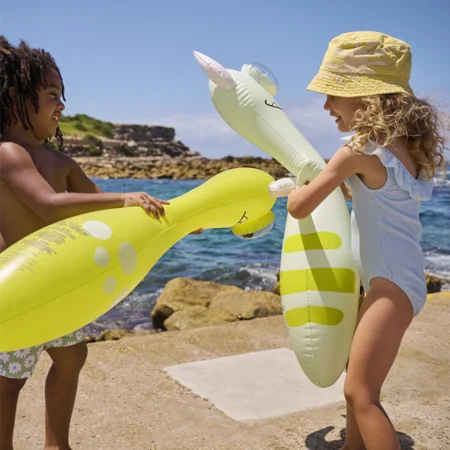 Sunnylife oppustelige pool noodles, 2 stk - Monty the Monster