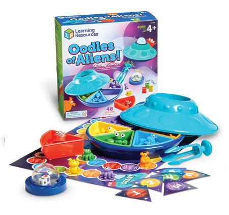 Sorteringssæt med rumvæsner, lær om farver