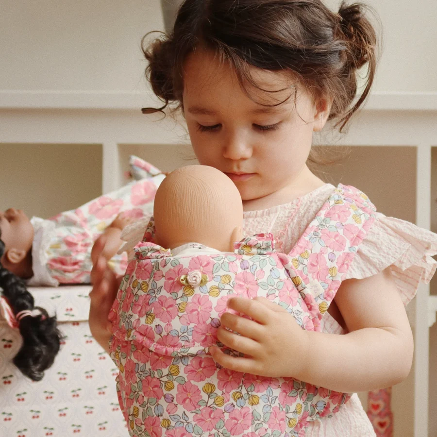 Konges Sløjd Dukkebæresele, Rose Anglais