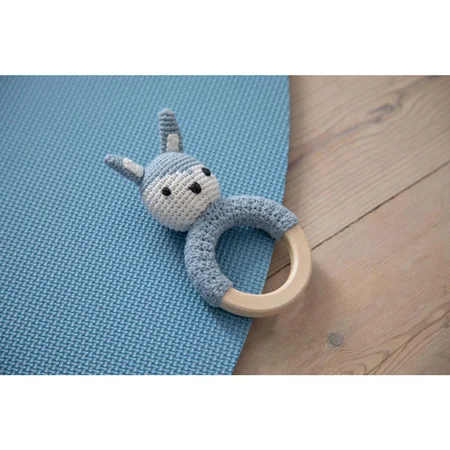 Sebra hæklet rangle, Siggy på træring - powder blue