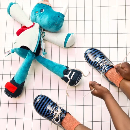 Lilliputiens Næsehornet Marius, klæd af og klæd på