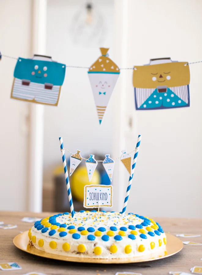 Girlande zur Einschulung, Schultüten und Schulranzen, weiss/gelb/blau
