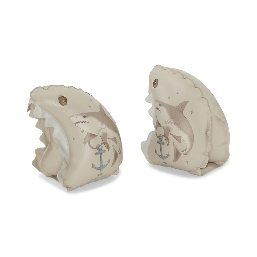 Konges Sløjd Schwimmflügel, shark attack